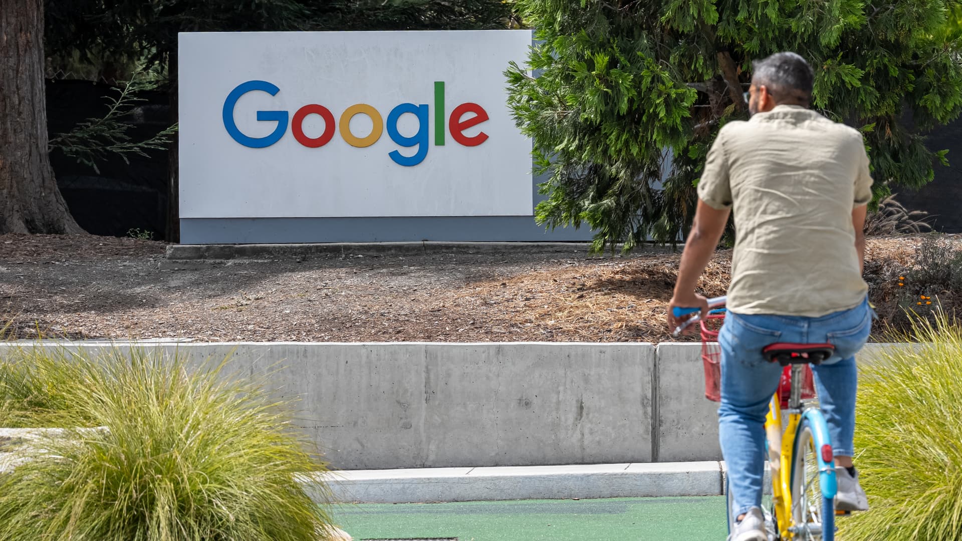 Google HQ / Alphabet signage (Getty / Bloomberg via CNBC)